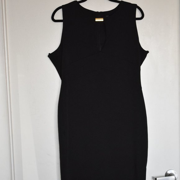 KARDASIAN BLACK KEYHOLE DRESS - Picture 1 of 4